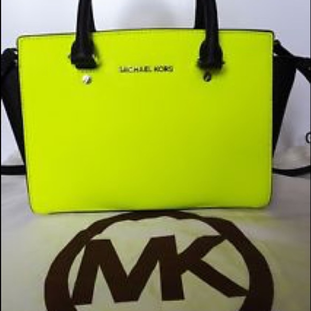 Michael Kors Small Selma Bag - Picture 2 of 8